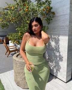 Kylie Jenner khoe đường cong đón tuổi 24