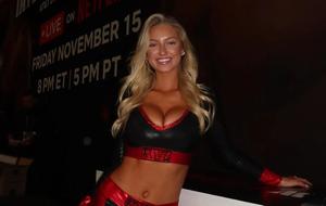 Ring Girl đổi đời nhờ trận đại chiến Tyson - Paul lại gây sốt