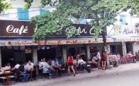 Cà phê khoe ngực, khoe đùi ở Sài Gòn