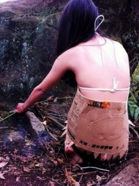 [LẠ] Trung Quốc: Thiếu nữ vào rừng sâu... tránh tận thế