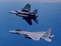 Chiến đấu cơ Nhật Bản suýt đâm máy bay Trung Quốc