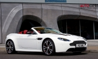 Aston Martin V12 về với điệp viên 007