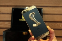 Ngắm iPhone 5 đúc vàng, khảm rắn giá 290 triệu ở VN