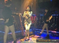 Lộ clip Bà Tưng hát nhảy sexy tại quán bar Sài Gòn