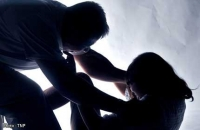 Quấy rối tình dục con gái để trừng phạt vì tội yêu sớm