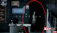 Video ghi được cảnh "Ma xuất hiện" tại cửa hàng điện thoại..!