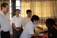 Hai người từ tâm dịch Ebola nhập cảnh Việt Nam bị sốt