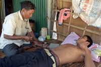 [TiChuot] Dân nghèo Campuchia hồi hợp với bác sĩ "Làng"