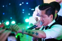 Tuấn Hưng, Noo Phước Thịnh hát trong tuyết bay tại lễ hội Noel 2015