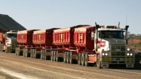 xem xe tải chở hàng dài nhất thế giới ở úc