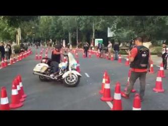 1 bài thi lái xe mô tô của cảnh sát Việt Nam - lái thế này tội phạm nào chạy thoát