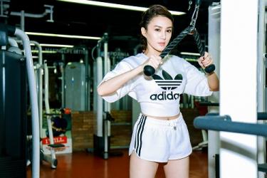 Chân dài Lê Hà The Face lộ ảnh tập gym căng nuột