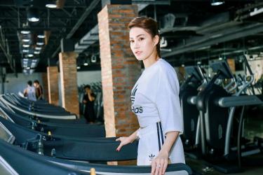 Chân dài Lê Hà The Face lộ ảnh tập gym căng nuột