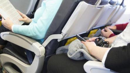 Tiếp viên trải lòng về việc khách xem phim sex trên máy bay