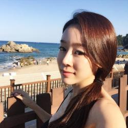 Hot mom Hàn Quốc tiết lộ bí quyết 43 tuổi vẫn trẻ trung như gái đôi mươi