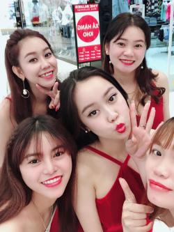 Tìm ra girl xinh say rượu không kiềm chế được, đòi úp sọt nhân viên quán nướng: "Làm người yêu em nhé bấy bi"