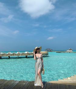 Hoa hậu Du lịch Thế giới 2018 diện bikini khoe ba vòng nóng bỏng tại Maldives