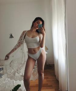 Girl xinh sở hữu những điểm đắt giá trên body khiến hội con trai muốn chinh phục bằng được