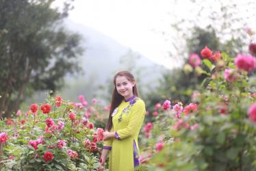Ngả nghiêng trước vẻ đẹp tựa thiên thần của nữ sinh Lào học tại Việt Nam
