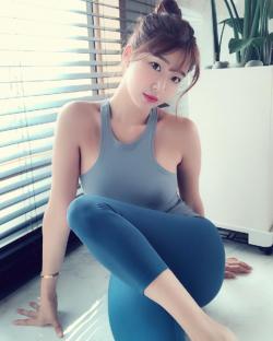 Loạt hot mom gặp rắc rối vì thường khoe ảnh sexy, sang chảnh lên mạng