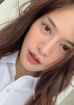 Đi mua xế hộp gặp ngay cô bán hàng xinh như diễn viên điện ảnh, chàng trai đăng đàn nhờ dân mạng truy gấp info