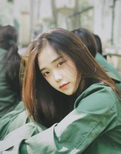 Nữ sinh HUFLIT khiến dân tình phải truy lùng profile