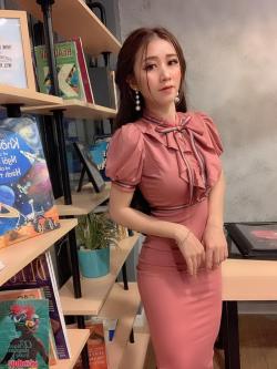 Mặt đẹp, body bốc lửa vẫn lên show hẹn hò kiếm người yêu