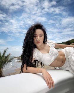 Angela Phương Trinh lại gây 'sốt' với ảnh khoe thân hình siêu gợi cảm