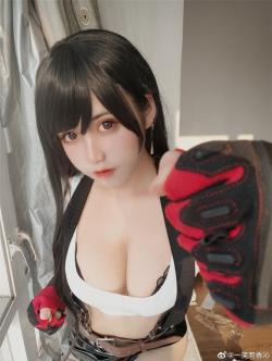 Tifa Lockhart trong Final Fantasy VII bước ra đời thật