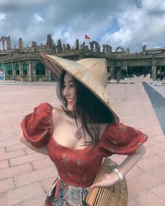 Dàn hot girl 10X sở hữu body và gu thời trang gợi cảm