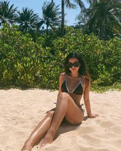 Mới đầu năm, em chồng Hà Tăng đã khoe body mướt mắt