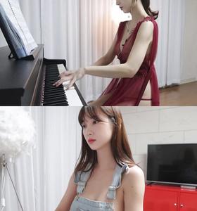 Mặc nội y ngồi chơi piano phản cảm, nữ Youtuber bị khóa kênh