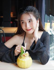 Hot girl Việt được báo Trung khen 'căng mọng' giờ ra sao?