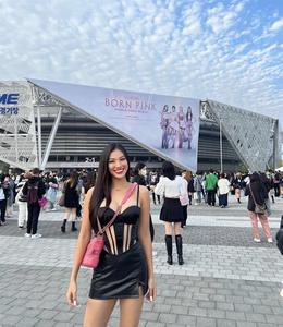 Kim Duyên - Miss Universe Korea 'đọ' chân dài tại show BLACKPINK