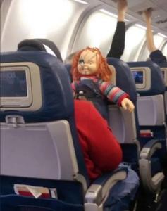 Hú hồn loạt hành vi kỳ lạ trên máy bay 'ám ảnh' hành khách đến tận lúc xuống