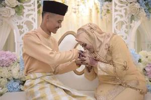Chàng trai Malaysia gây sốc khi cưới cô giáo cũ lớn hơn 20 tuổi