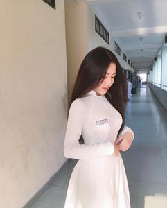 Vẻ đẹp trong sáng của nữ sinh mặc áo dài trắng ở TP.HCM khiến người xem xao xuyến