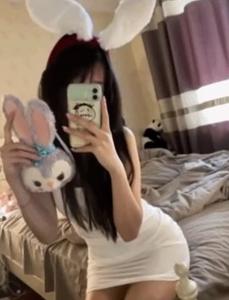 Hot girl có body 'vạn người mê' vô tình để lộ một góc mặt nhưng khiến fan nam unfollow hàng loạt