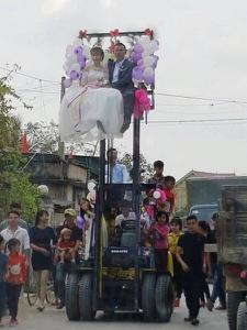 'Mắt tròn mắt dẹt' trước những màn rước dâu độc nhất vô nhị khiến ai nấy trầm trồ